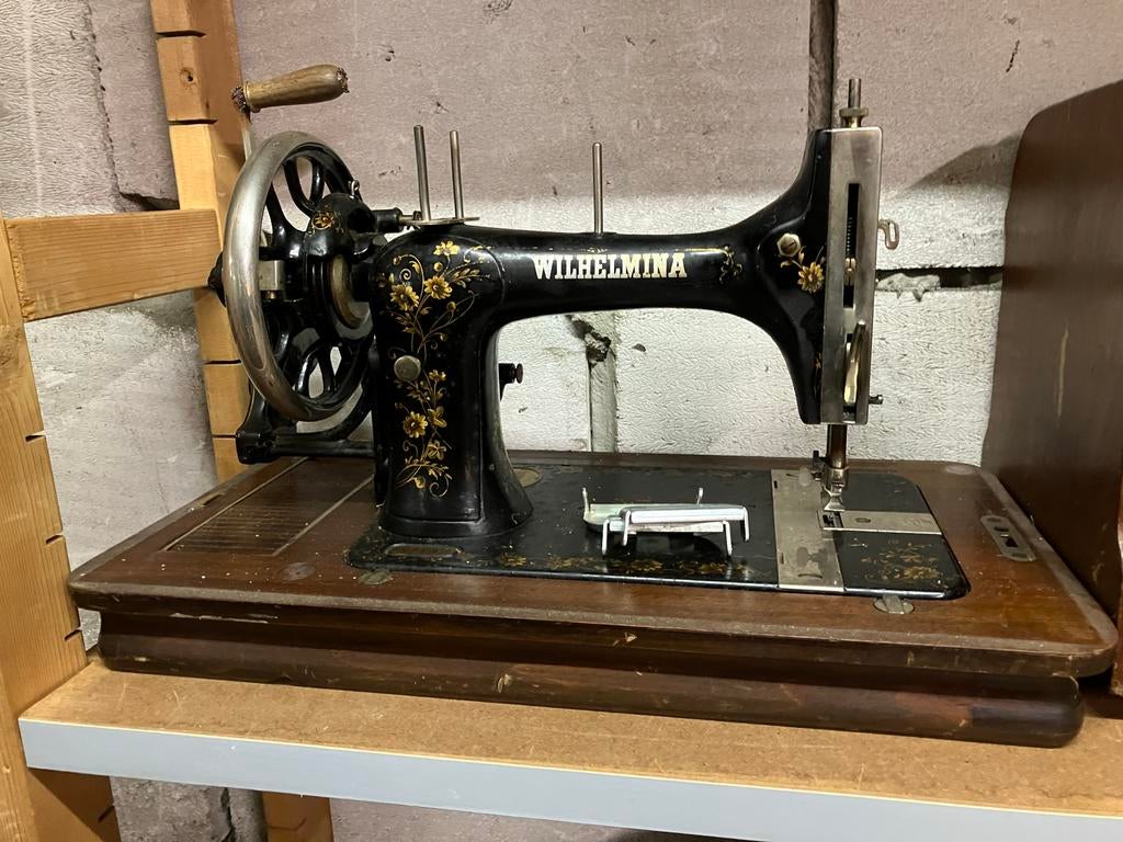 Antieke Wilhelmina Naaimachine, Antiek en Kunst, Antiek | Naaimachines, Ophalen