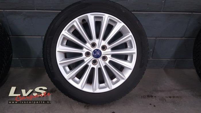 Velg + Band van een Ford Focus, Auto-onderdelen, Banden en Velgen, Gebruikt, -, -, Ophalen of Verzenden