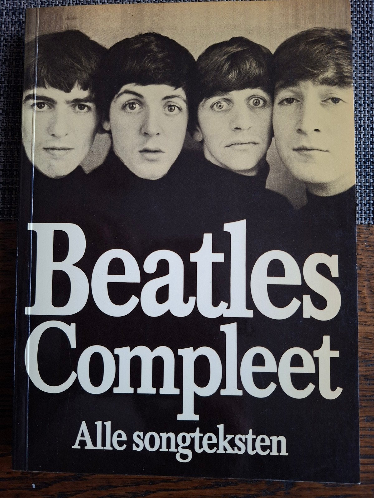 Beatles Compleet: Alle songteksten - Boek, Boeken, Ophalen of Verzenden, Zo goed als nieuw, Artiest, The Beatles