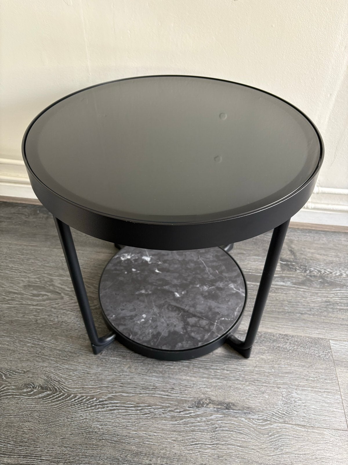 IKEA Gladom Bijzettafel Zwart met Marmerlook, Huis en Inrichting, Ophalen, Minder dan 45 cm, Minder dan 55 cm, Rond