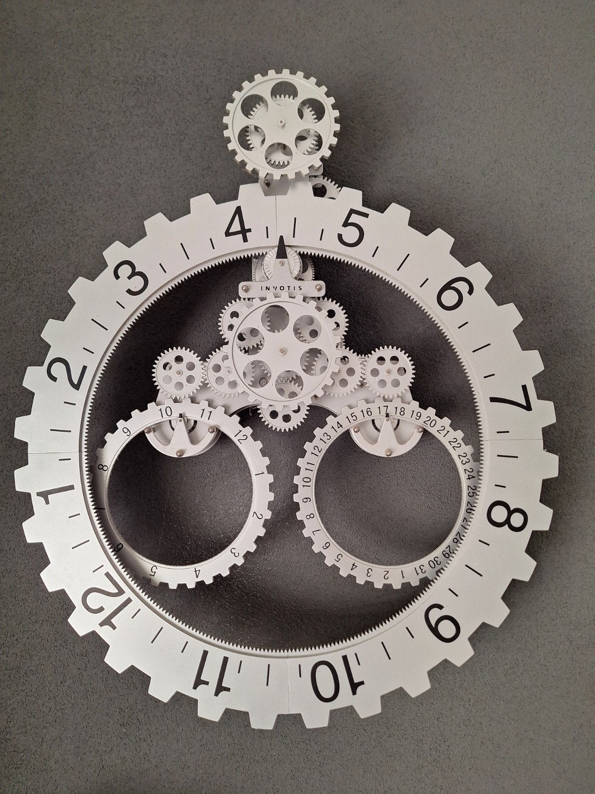Invotis Day Month Wheel Klok - Rond - Kunststof - Zilver, Ophalen, Zo goed als nieuw, Analoog, Wandklok