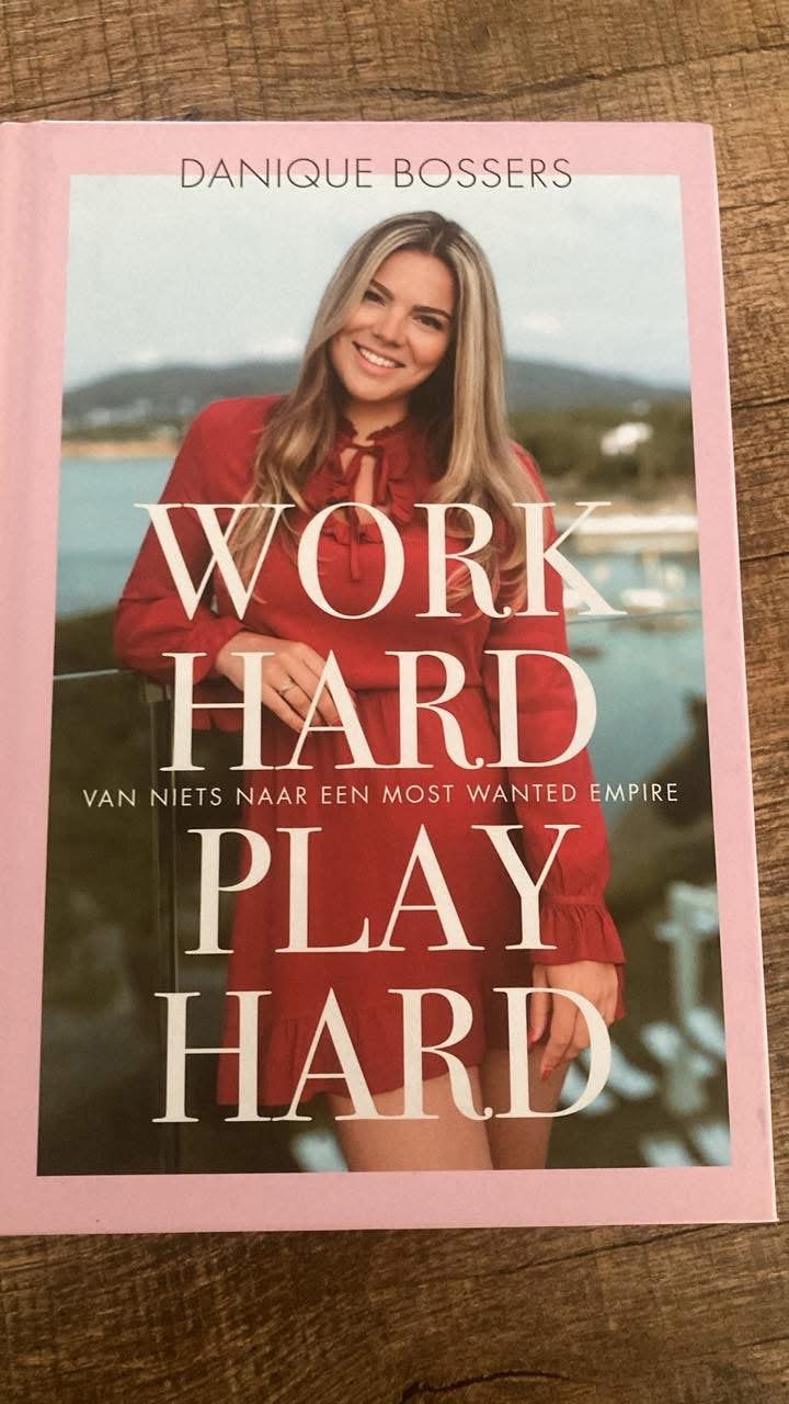 Work hard play hard, Ophalen of Verzenden, Zo goed als nieuw