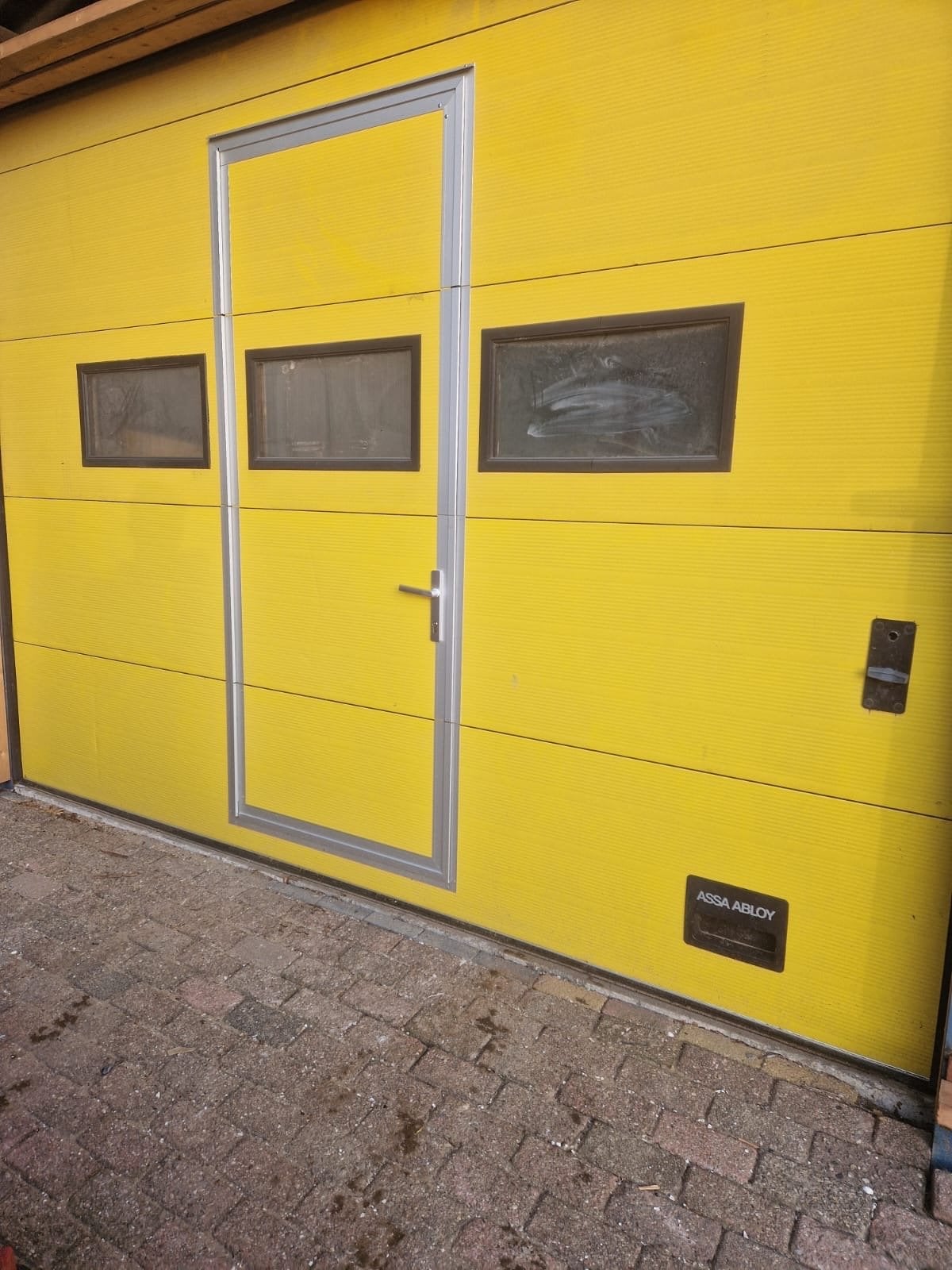 100 m2 opslagruimte incl ca. 40 m2 buitenterrein te huur, Opslag of Loods