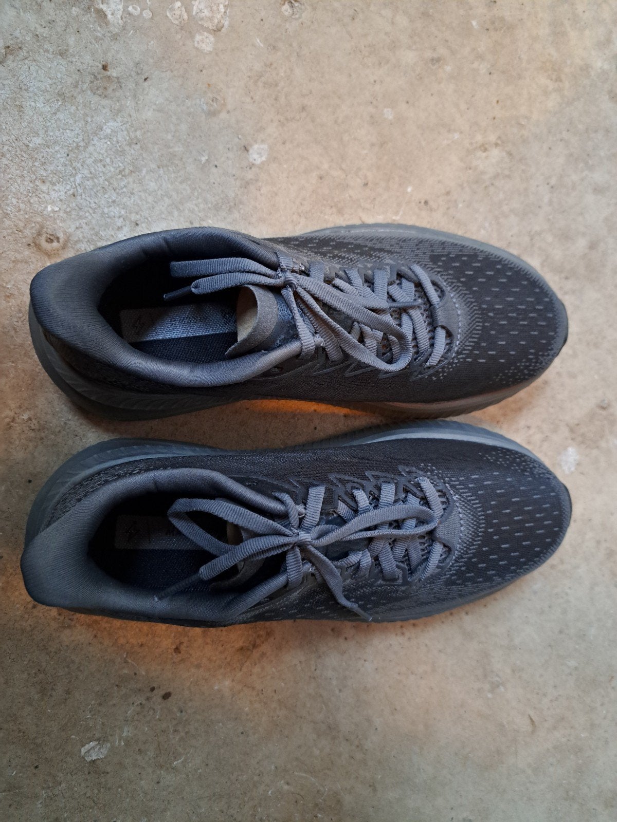 Hoka hardloopschoenen - Zo goed als nieuw, Sport en Fitness, Loopsport en Atletiek, Nieuw, Hardloopschoenen, Overige merken, Ophalen
