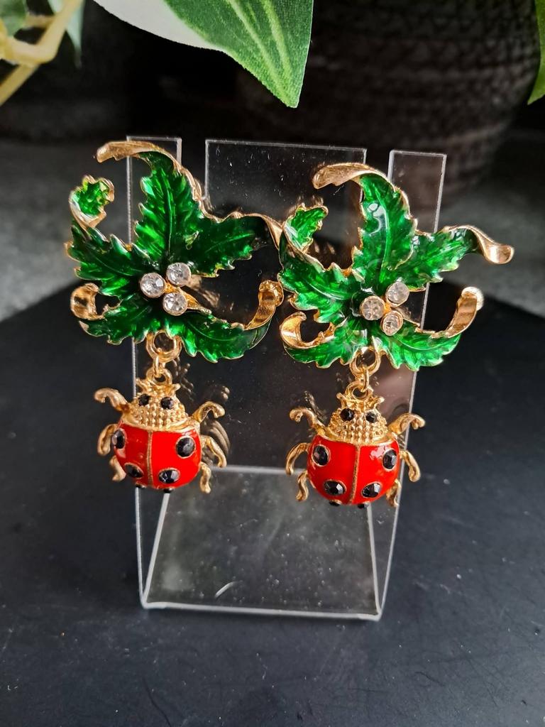 Luxe Oorbellen Lieveheersbeestjes met Groene Bladeren, Overige materialen, Hangers, Nieuw, Ophalen of Verzenden