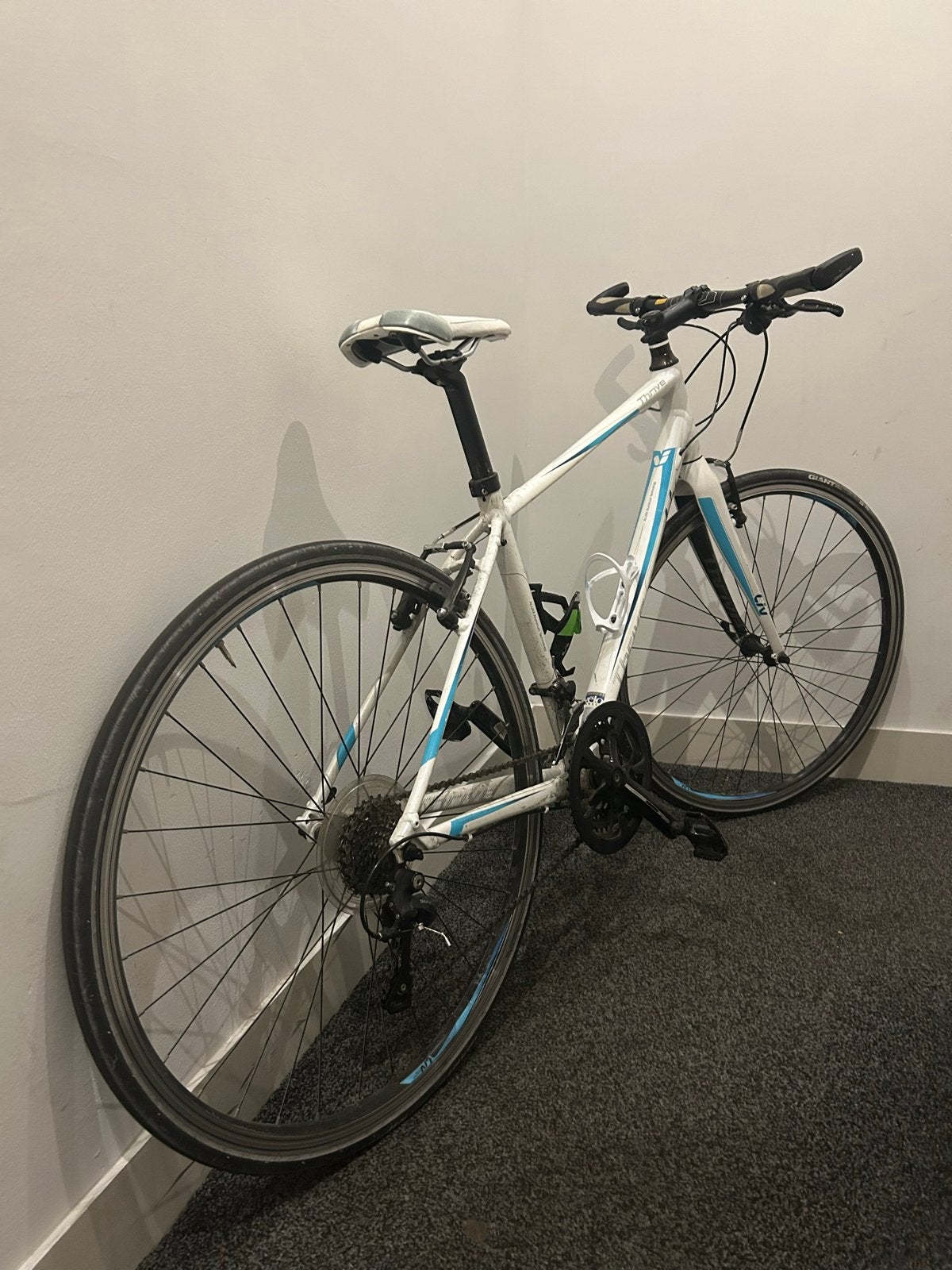 Giant Liv Thrive women’s hybrid bike, Fietsen en Brommers, Ophalen, 28 inch, Velgrem, Giant