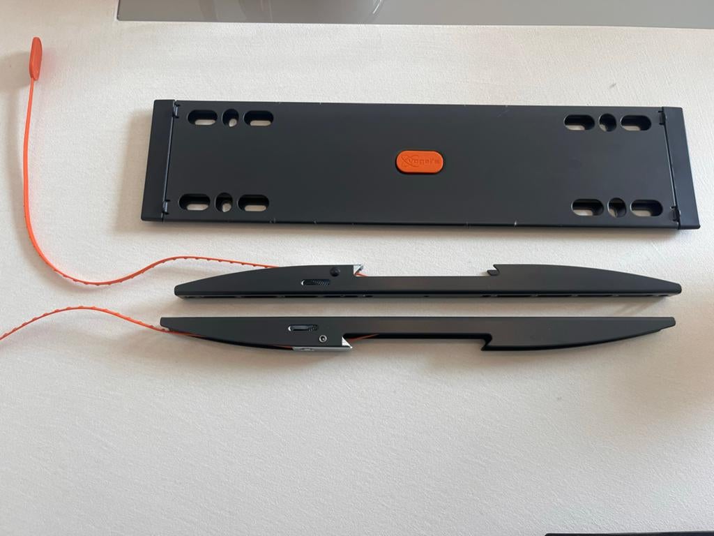 Vogel's Wall Mount Flat Medium Zwart 30kg, Ophalen of Verzenden, Zo goed als nieuw