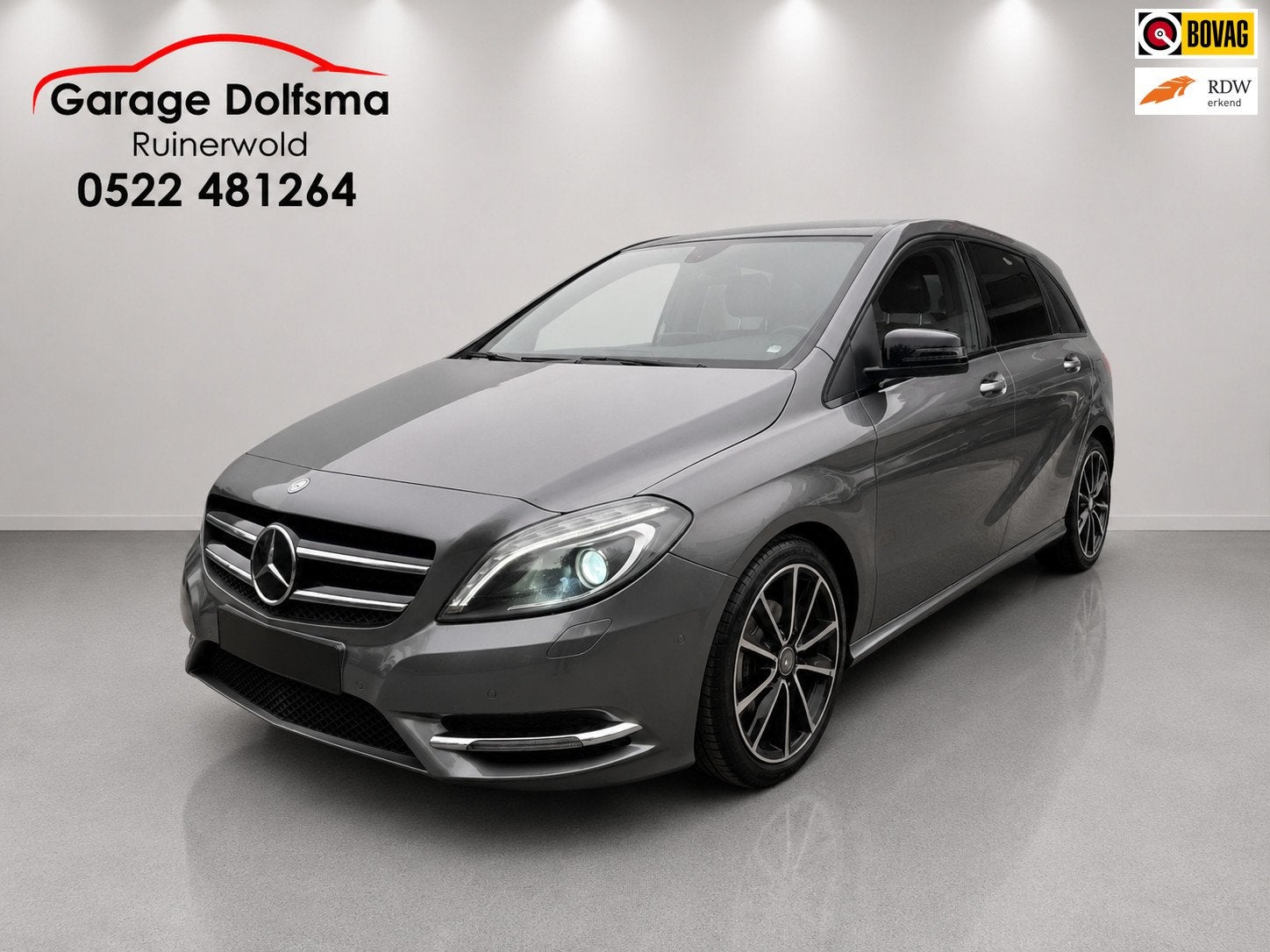 Mercedes-Benz B-klasse 180 Ambition-NL AUTO-AUTOMAAT-CAMERA-, Auto's, 1325 kg, Gebruikt, 4 cilinders, Leder en Stof