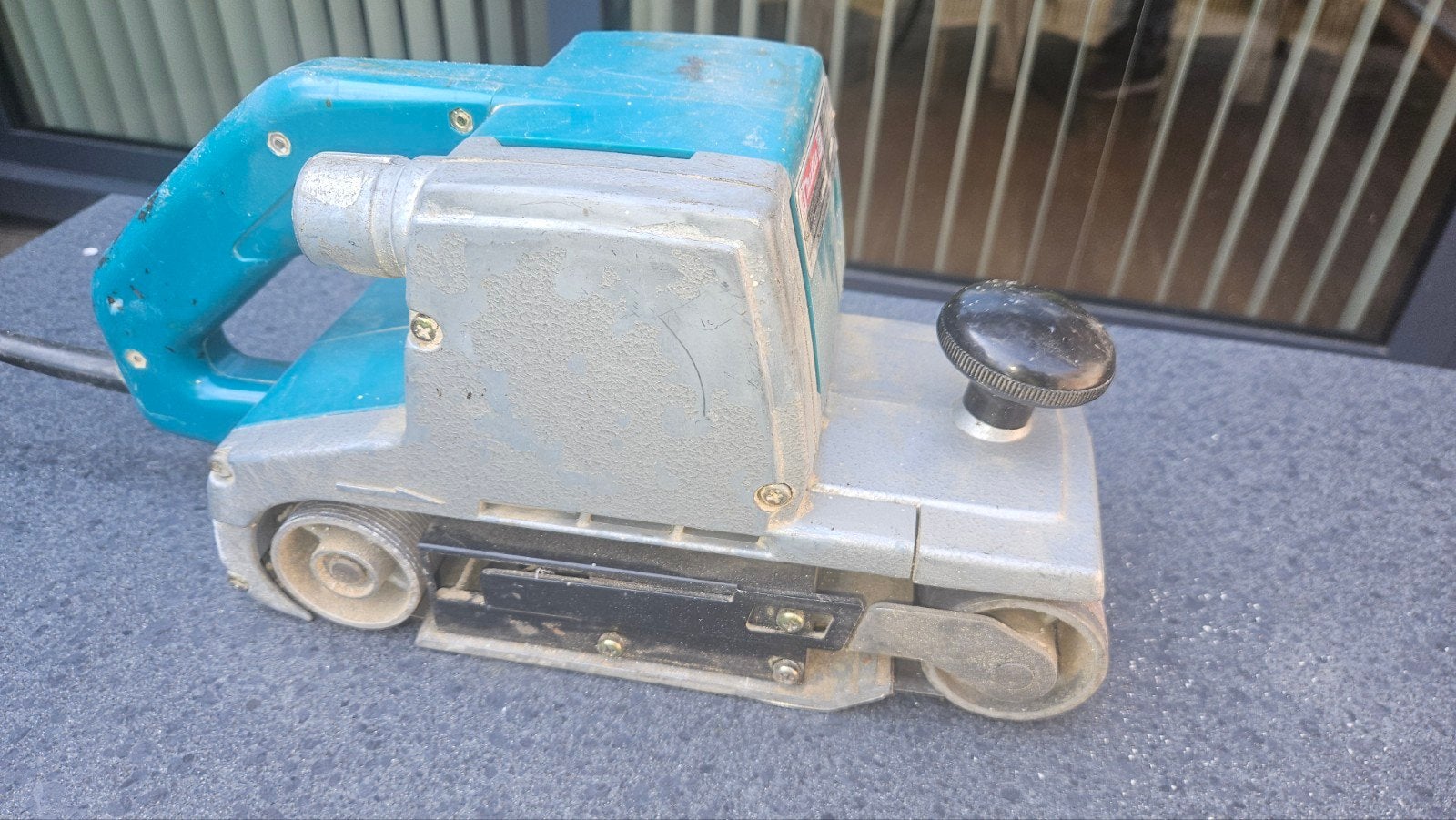 Makita Bandschuurmachine 9401 - Krachtig en Betrouwbaar, Doe-het-zelf en Verbouw, Ophalen of Verzenden, Gebruikt, 600 tot 1200 watt