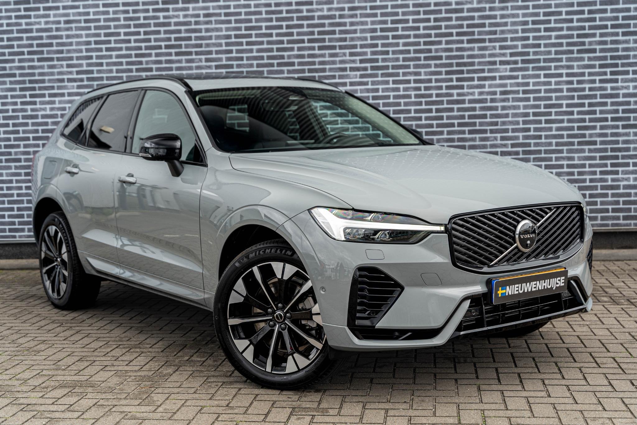Volvo XC60 2.0 T6 Plug-in Hybrid AWD Ultra Dark | PHEV | Tre, 12 maanden, Gebruikt, Euro 6, 4 cilinders