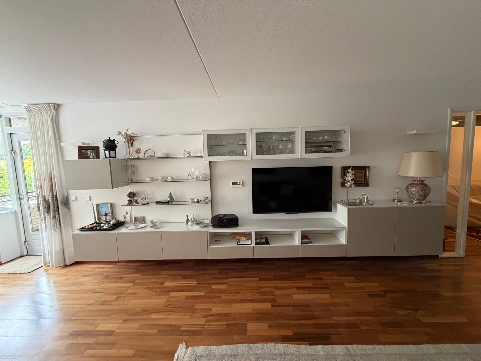 Ikea Besta wandkast met  planken en deuren, Ophalen, Zo goed als nieuw, 200 cm of meer, 150 tot 200 cm