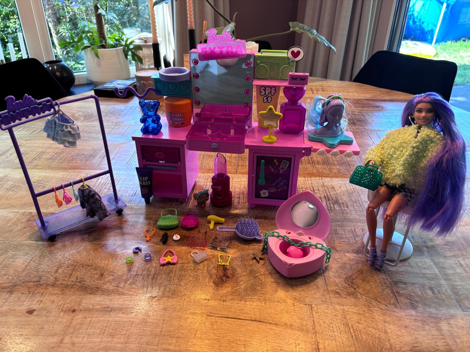 Barbie Extra beautysalon en accessoires, Ophalen of Verzenden, Zo goed als nieuw, Barbie