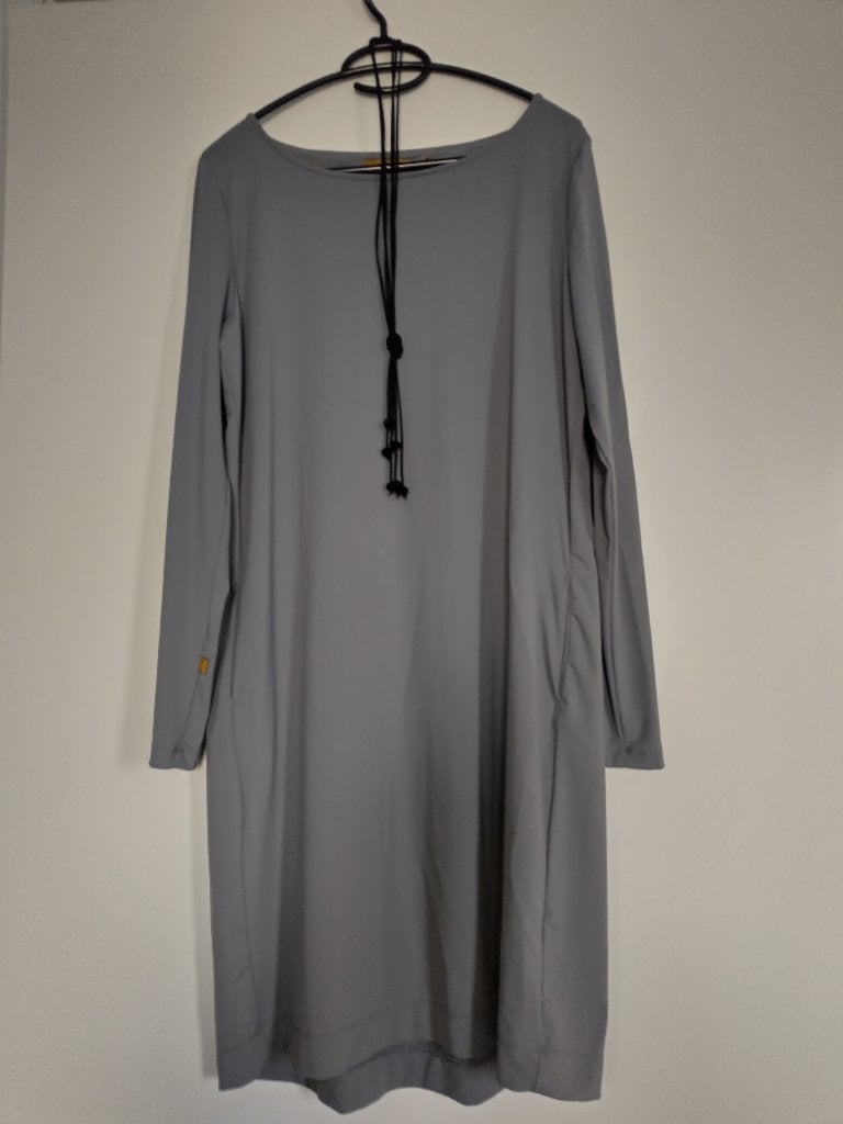 Zusss jurkje (inclusief ketting) grijs Maat L, Kleding | Dames, Jurken, Maat 42/44 (L), Ophalen of Verzenden, Zo goed als nieuw