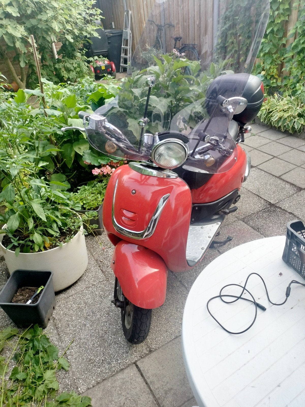 FOSTI FT50QT Scooter inclusief helm en kofferbak, Ophalen, Gebruikt, Benzine, Overige merken