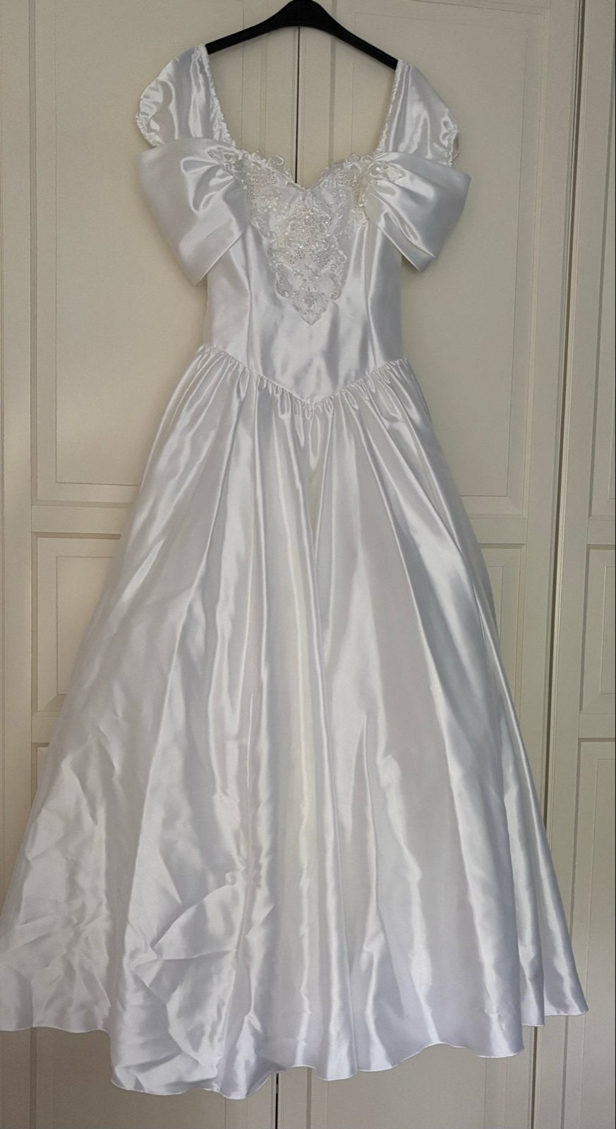 Witte trouwjurk met sluier en hoepelrok, maat 38, Ophalen of Verzenden, Zo goed als nieuw, Wit, Trouwjurk