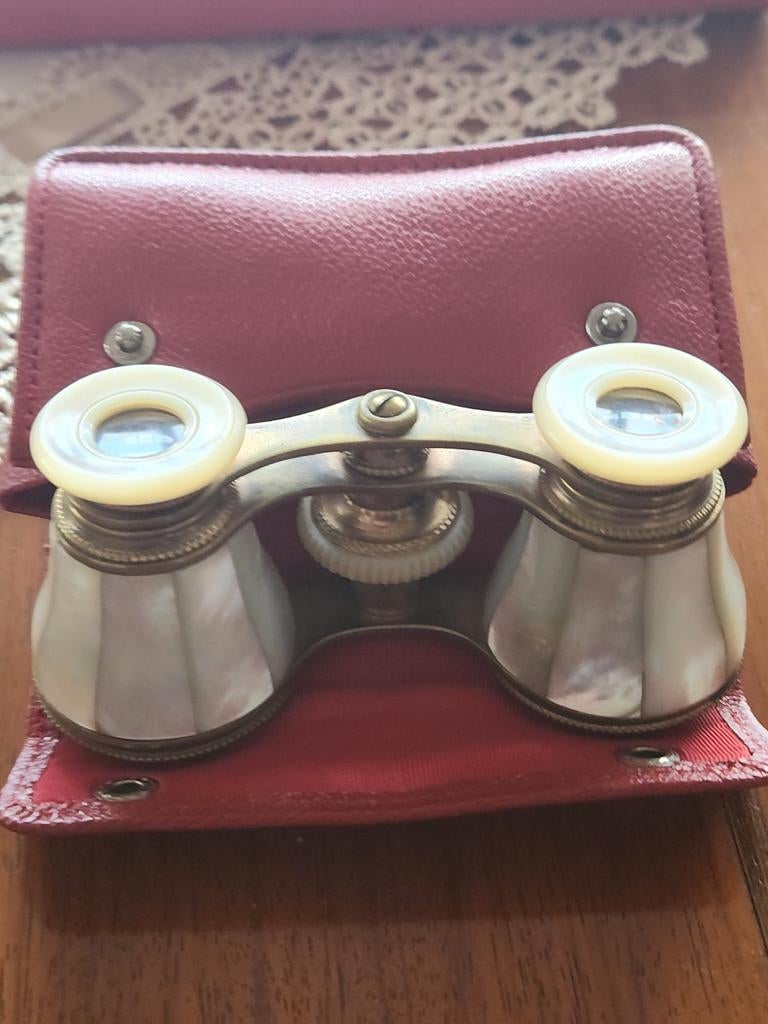Antieke toneelkijker met parelmoer en rood etui, Gebruikt, Minder dan 8x, Overige typen, Ophalen of Verzenden