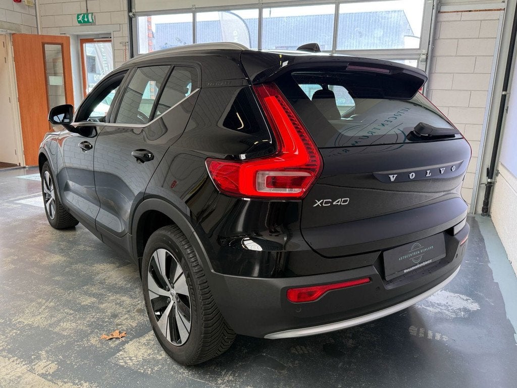 Volvo XC40 1.5 T4 Recharge Dark Plus Automaat, Camera, Stoel, Auto's, Stof, 1800 kg, 129 pk, Zwart