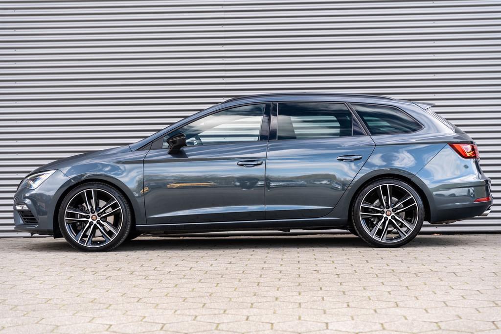 Seat Leon ST 2.0 TSI CUPRA 300 4DRIVE PANO BEATS CAMERA DAB+, Auto's, Automaat, Startonderbreker, Gebruikt, Zwart