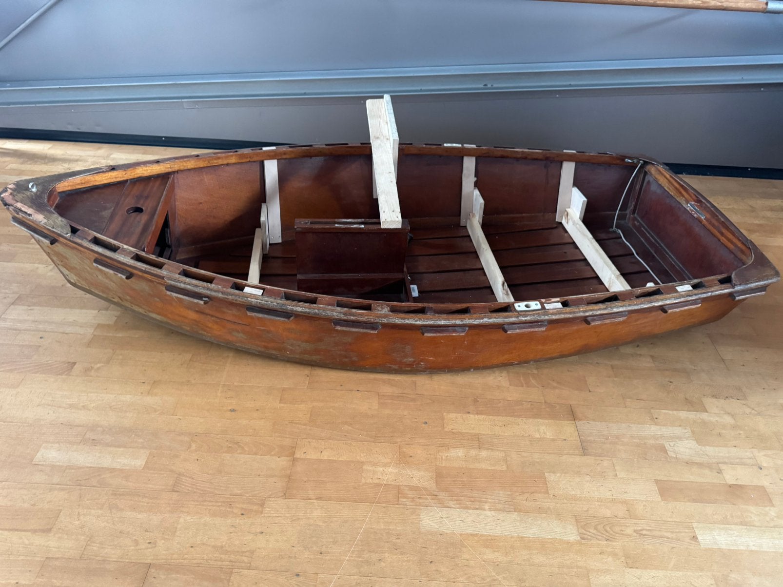 houten roeiboot/ theaterdecor –ideaal voor musical, etalage, Ophalen, Zo goed als nieuw
