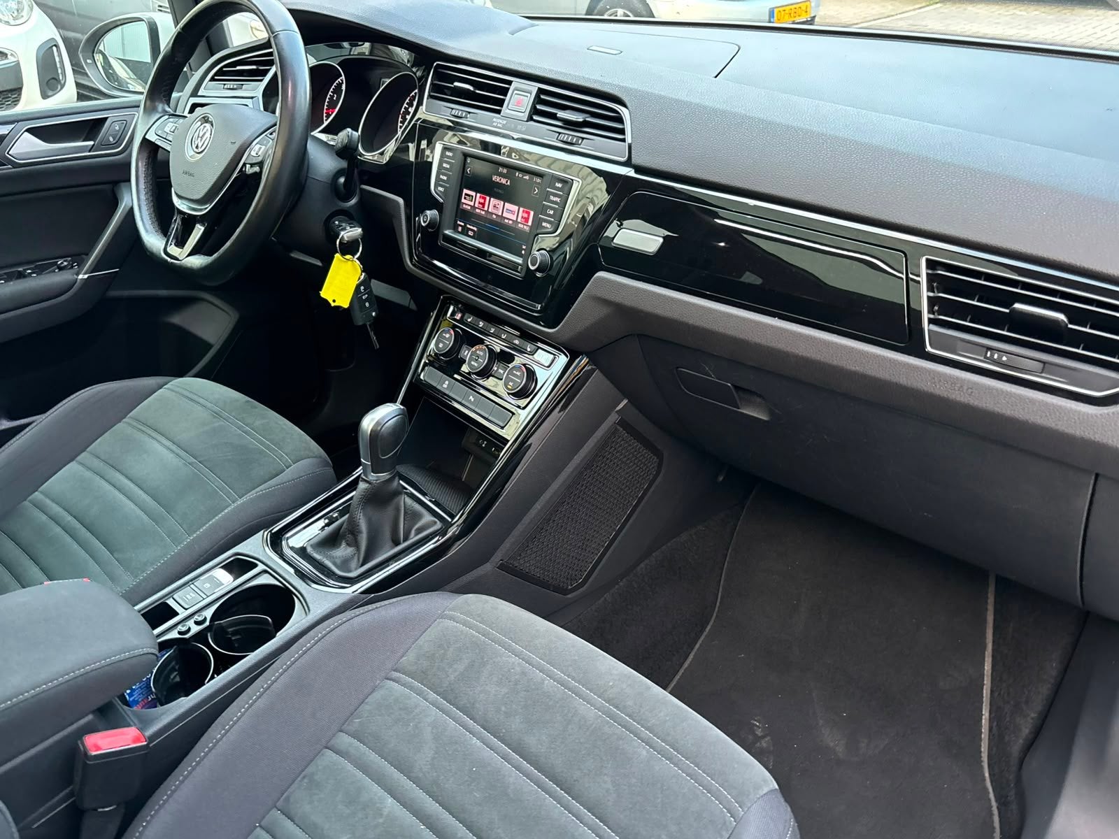 Volkswagen Touran 1.4 TSI Highline AUTOMAAT / 104 DKM / PANO, Gebruikt, 4 cilinders, Alcantara, Wit