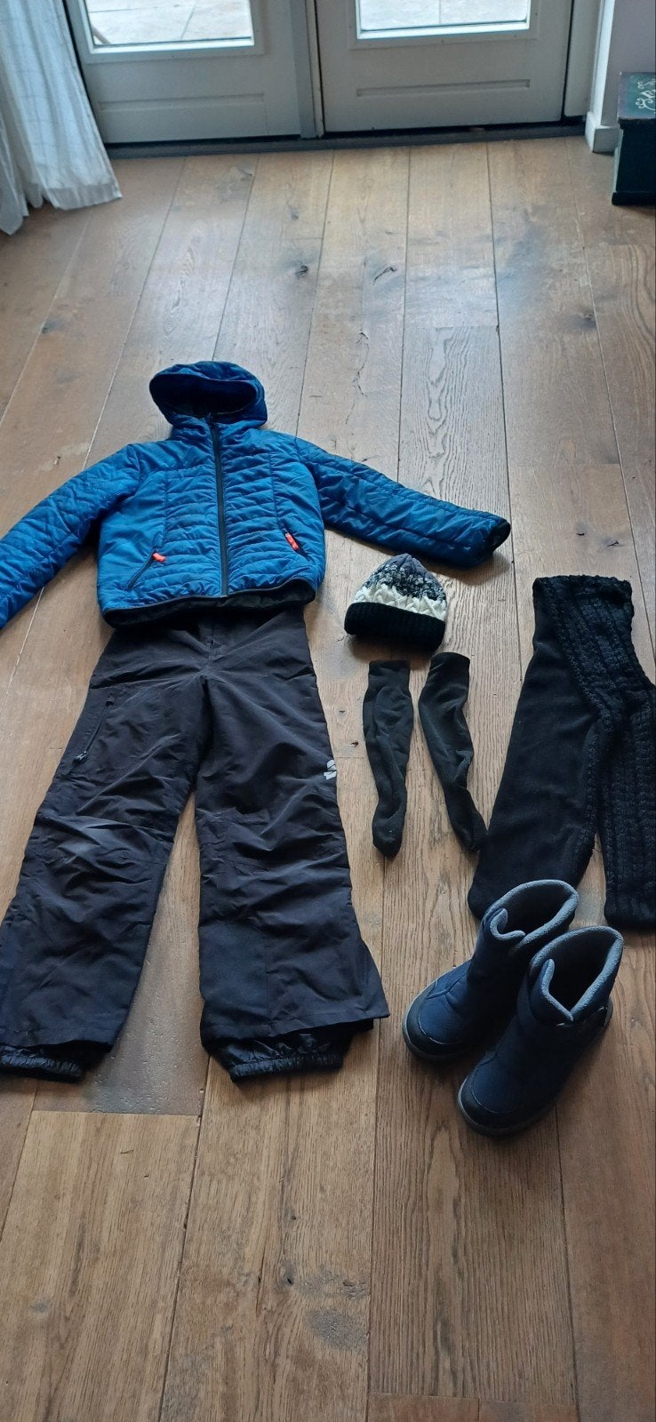 Complete set skikleding maat 134/140 met sneeuwlaarzen 36, Sport en Fitness, Overige merken, Gebruikt, 100 tot 140 cm, Ophalen of Verzenden