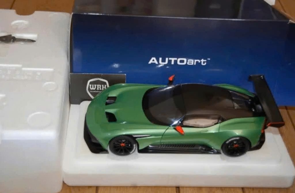 1:18 ASTON MARTIN VULCAN green Autoart 70263 in box WRH, Verzenden, Zo goed als nieuw, Auto, Autoart