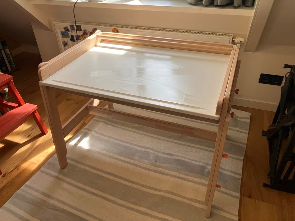 IKEA Flisat kinderbureau - Gebruikt, nog prima voor een rond, Ophalen, Gebruikt, Stoel(en)