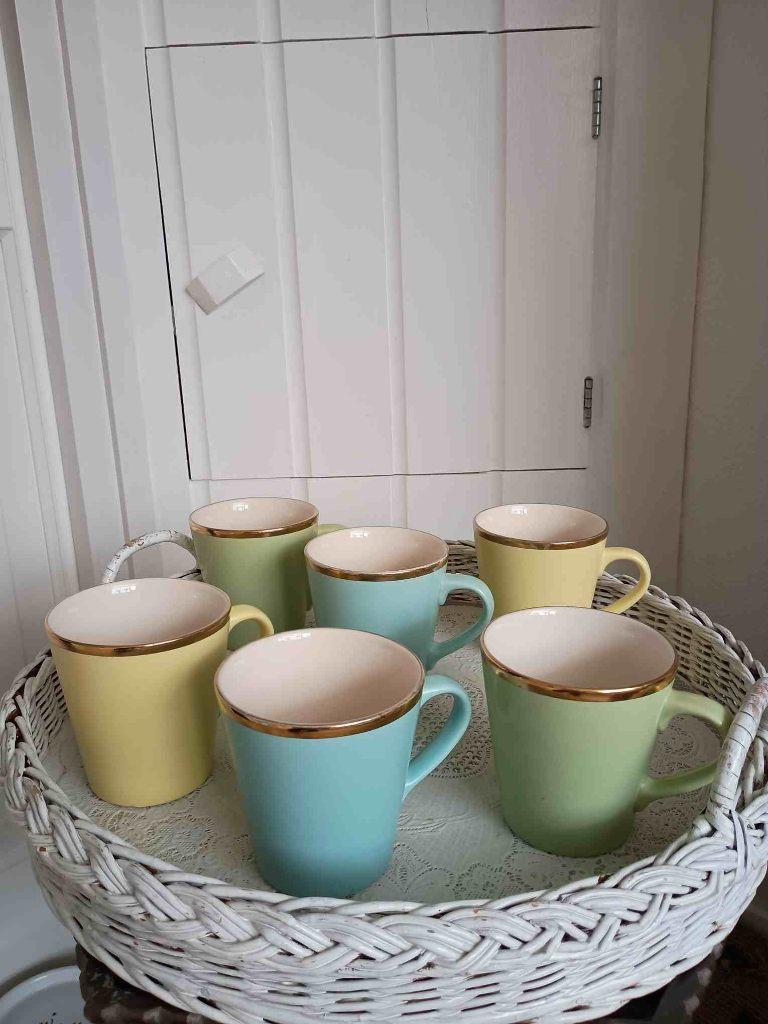 Vintage 6 mokken of bekers pasteltint met gouden rand Retro, Ophalen, Overige materialen, Zo goed als nieuw, Overige stijlen