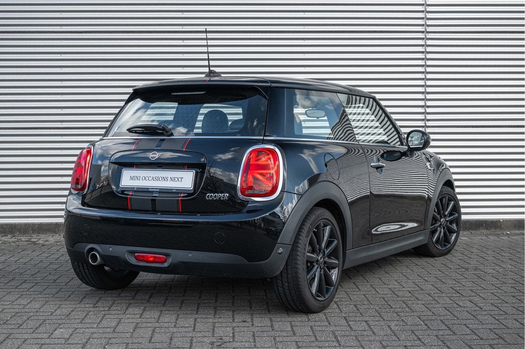 MINI Hatchback Cooper Chili Automaat / Comfort Access / Comf, Auto's, Automatische klimaatregeling, 136 pk, Gebruikt, Met garantie (alle)