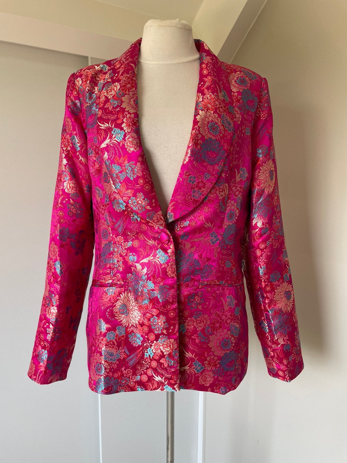 Aparte satijnen roze blazer bloemen zie omschrijving, Kleding | Dames, Ophalen of Verzenden, Zo goed als nieuw, Maat 36 (S), Roze