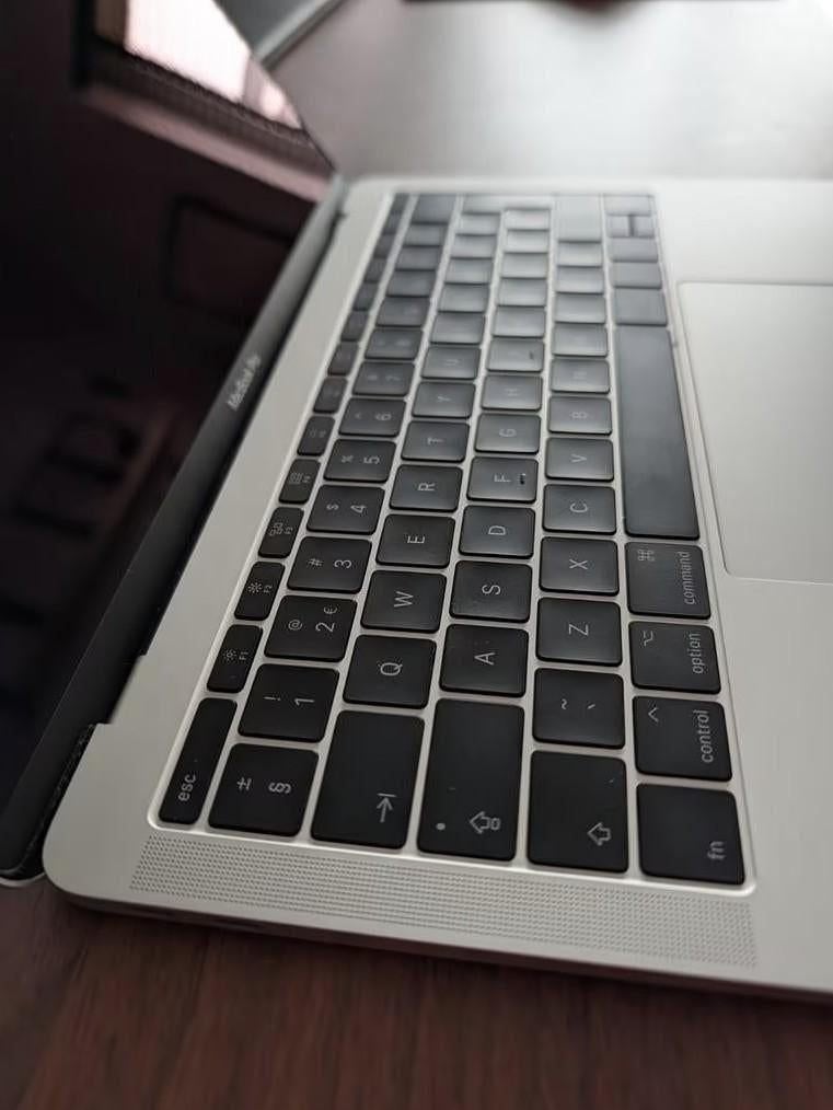 MacBook Pro 13'' (2017) MPXU2N/A (Zilver), Computers en Software, MacBook Pro, 256 GB, Qwerty, 8 GB