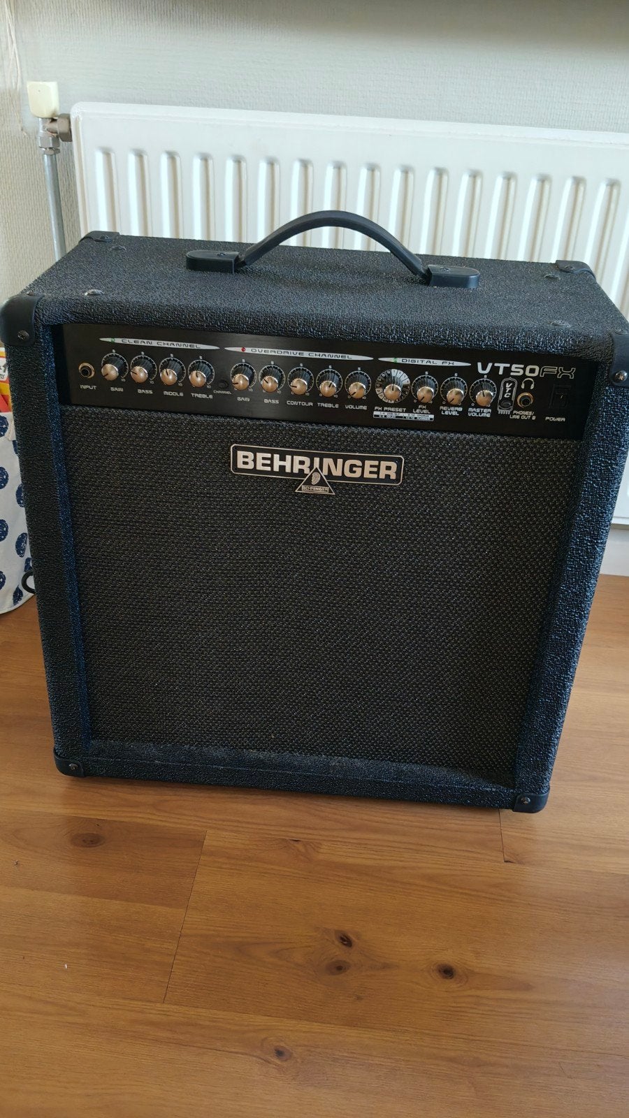 Behringer Virtube VT50FX Gitaarversterker (Nieuwprijs €220), Ophalen, Zo goed als nieuw, Gitaar, 50 tot 100 watt