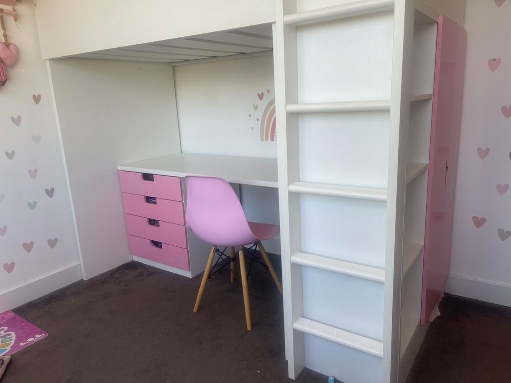 Roze ikea bed  hoogslaper inclusief roze stoel, Ophalen of Verzenden, Zo goed als nieuw, Hoogslaper