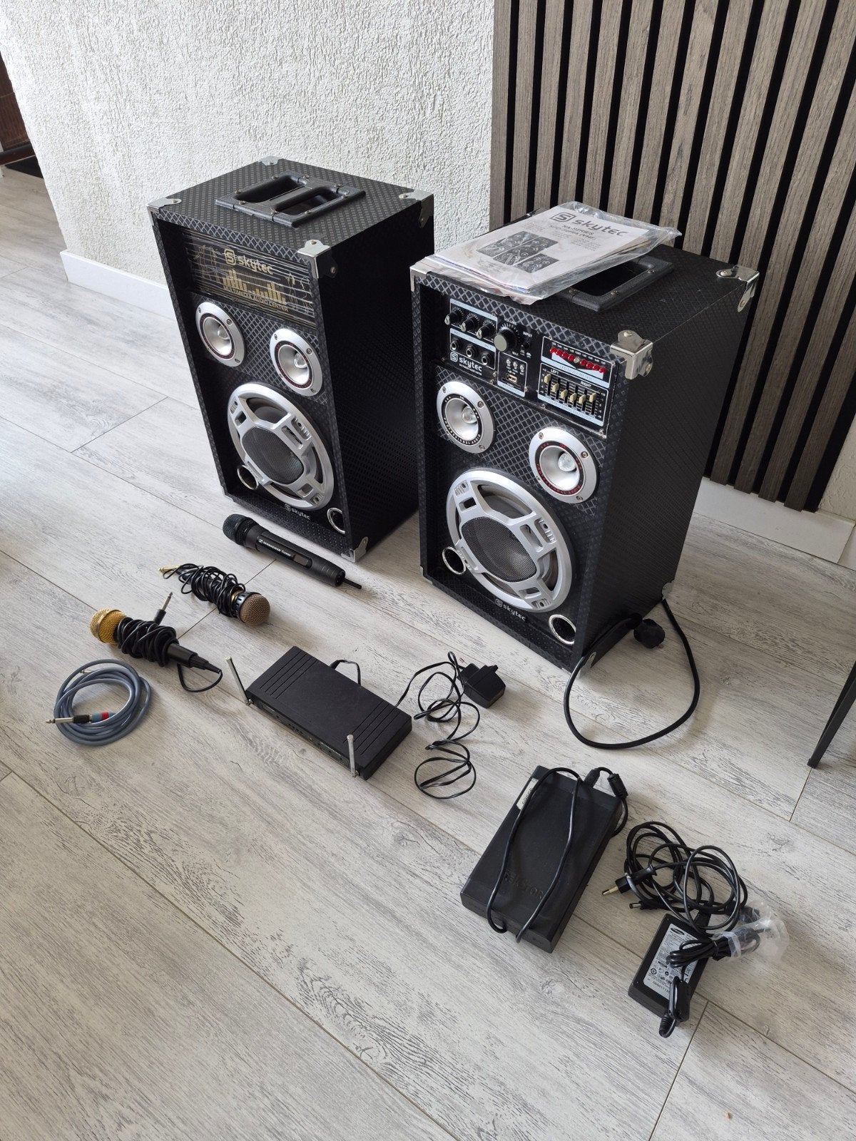 Skytec Multimedia Audio Center met Sennheiser microfoon, Ophalen