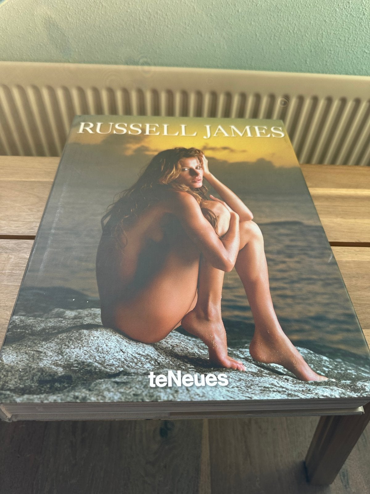 Russell James - Retrospective, Ophalen of Verzenden, Zo goed als nieuw, Fotografen