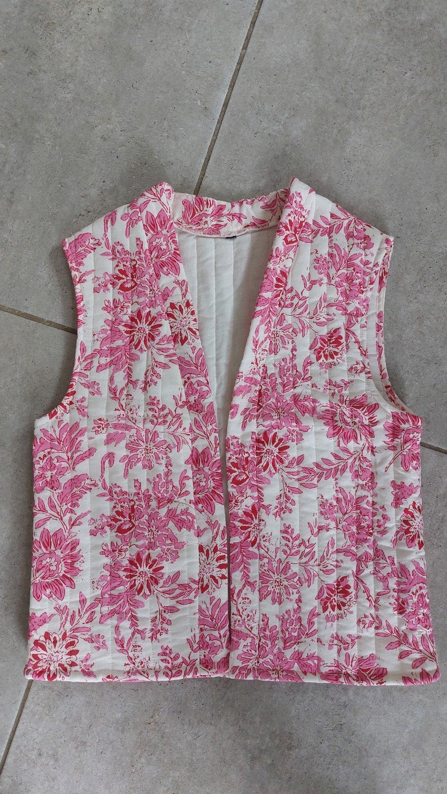 Roze/wit gewatteerd vest met bloemenprint, Roze, Ophalen, Maat 38/40 (M), Onbekend