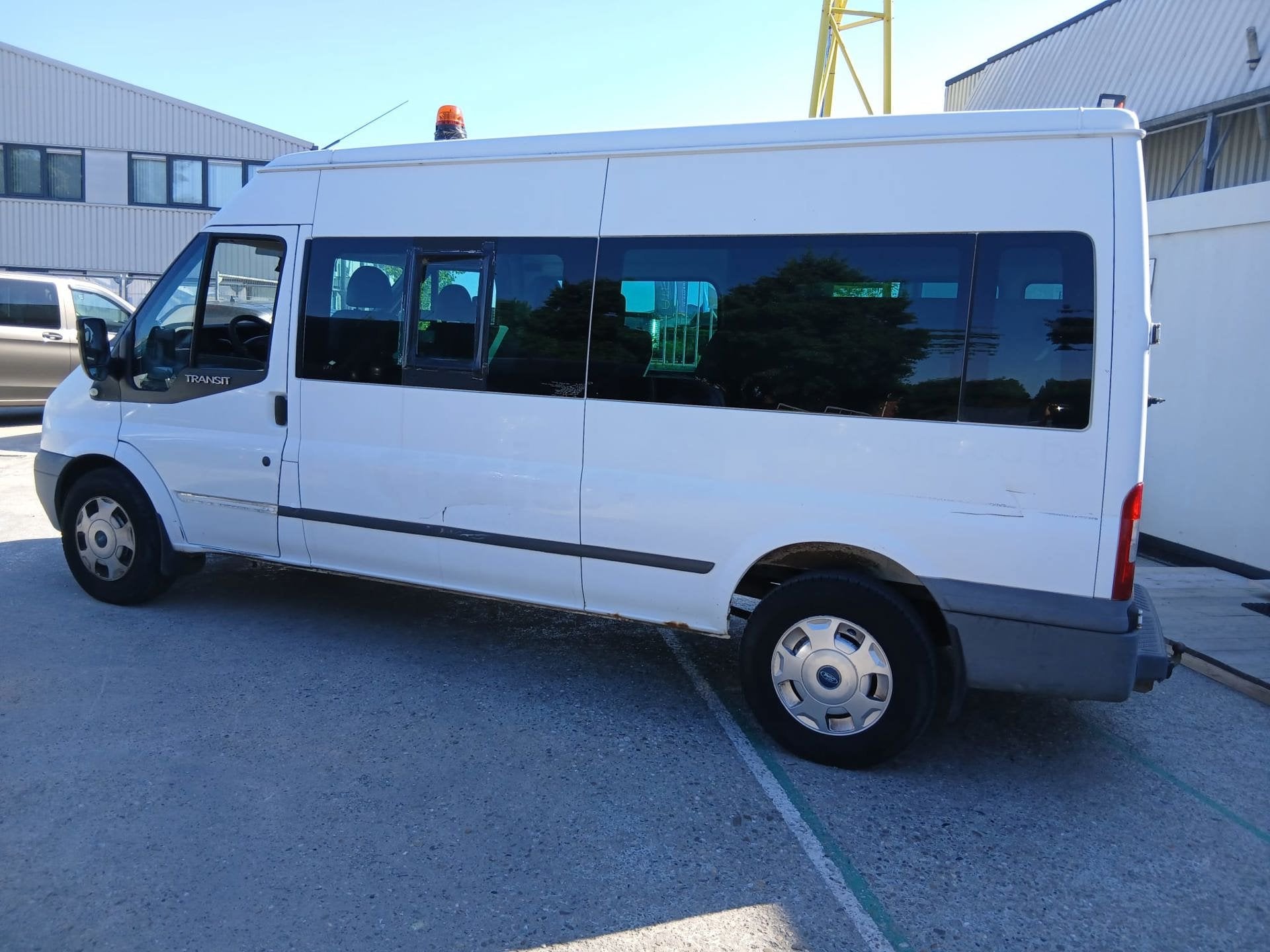 Ford Transit Tourneo 350L 2.4 TDC 9 pers ex gemeente, Auto's, 13 km/l, Dealer onderhouden, Achterwielaandrijving, Gebruikt