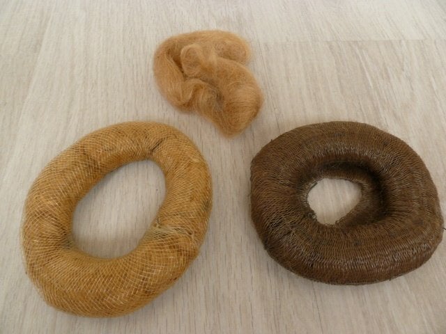 2 Haarknot vullingen. (donker - en lichte kleur bruin.), Ophalen of Verzenden, Gebruikt, Haarspeld