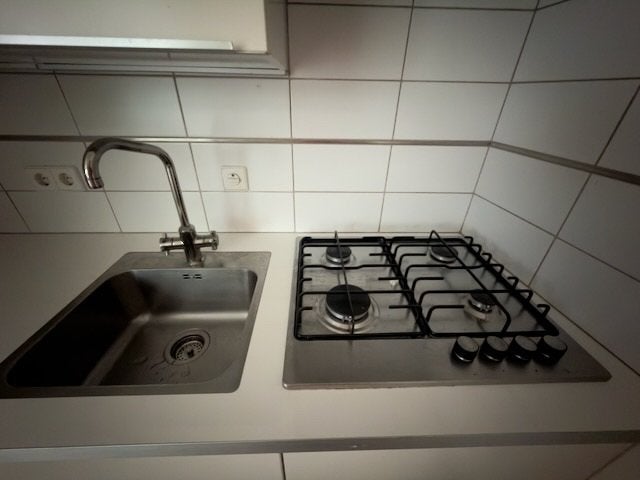 Compacte witte keuken met inbouwapparatuur, Huis en Inrichting, Keuken | Complete keukens, Ophalen, Gebruikt, Wit, Enkelwandige keuken