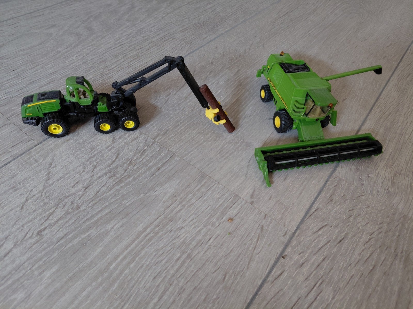 John Deere HO combine en boommaaier speelgoedset, Hobby en Vrije tijd, Ophalen of Verzenden, Gebruikt