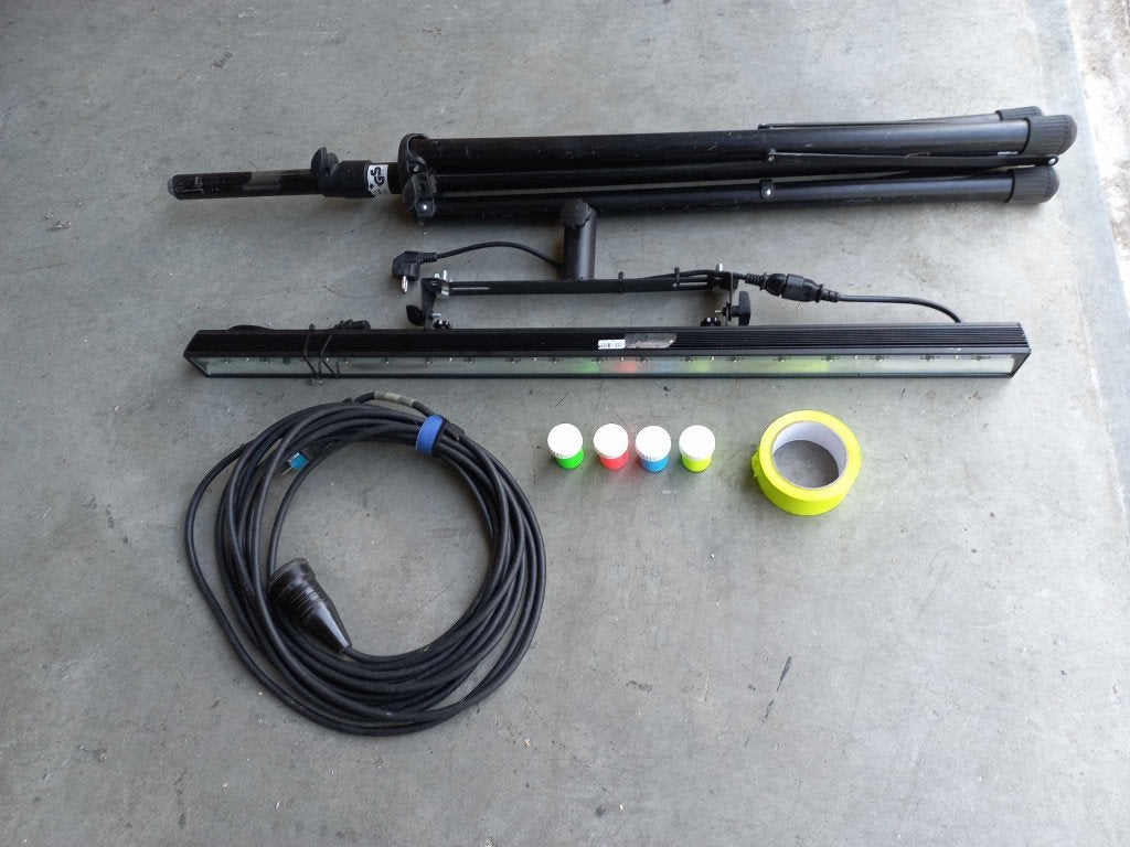 Te huur: blacklight lampen Glow in the dark LED UV neon, Ophalen, Zo goed als nieuw, Licht, Kleur