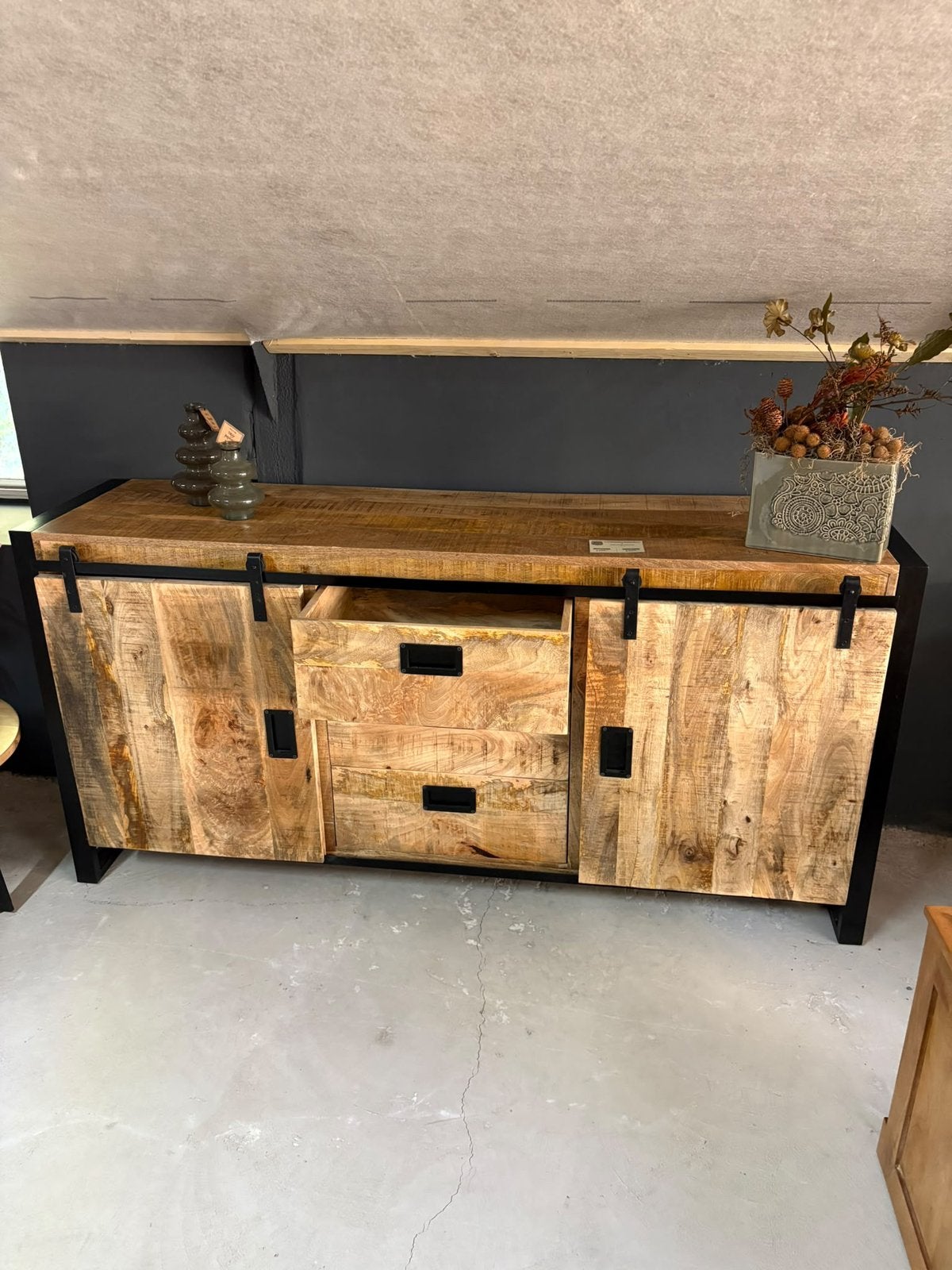 Dressoir 180cm mangohout €450,-, Huis en Inrichting, Ophalen, Zo goed als nieuw, 25 tot 50 cm, 150 tot 200 cm
