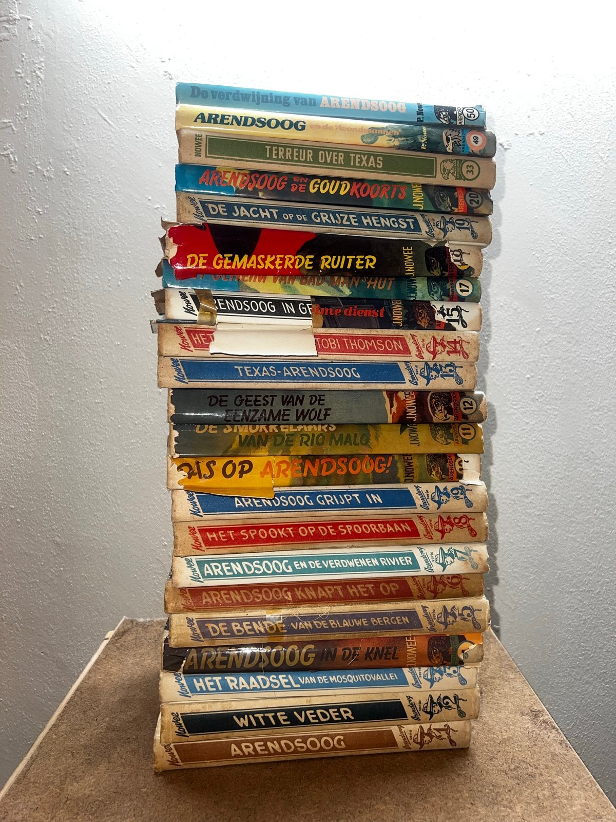 22 Arendsoog boeken - Diverse titels, Ophalen of Verzenden, Gelezen