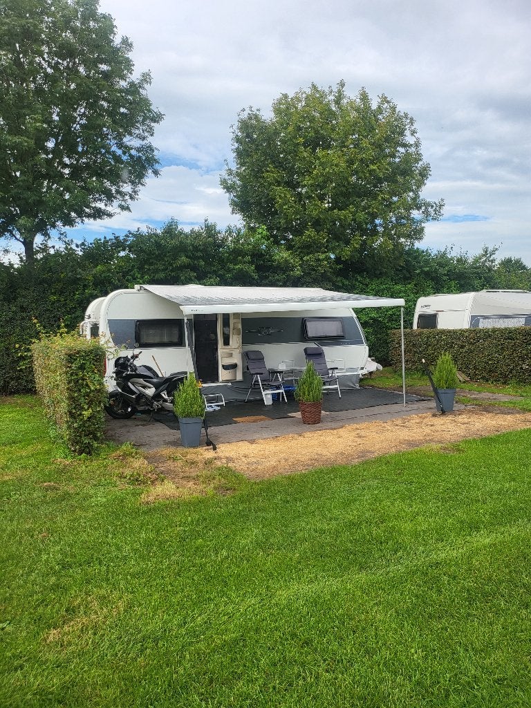 Caravan, Caravans en Kamperen, Caravans, Particulier, tot en met 4, Rondzit, Hobby, 2 aparte bedden, Lengtebed, Omvormbare zithoek