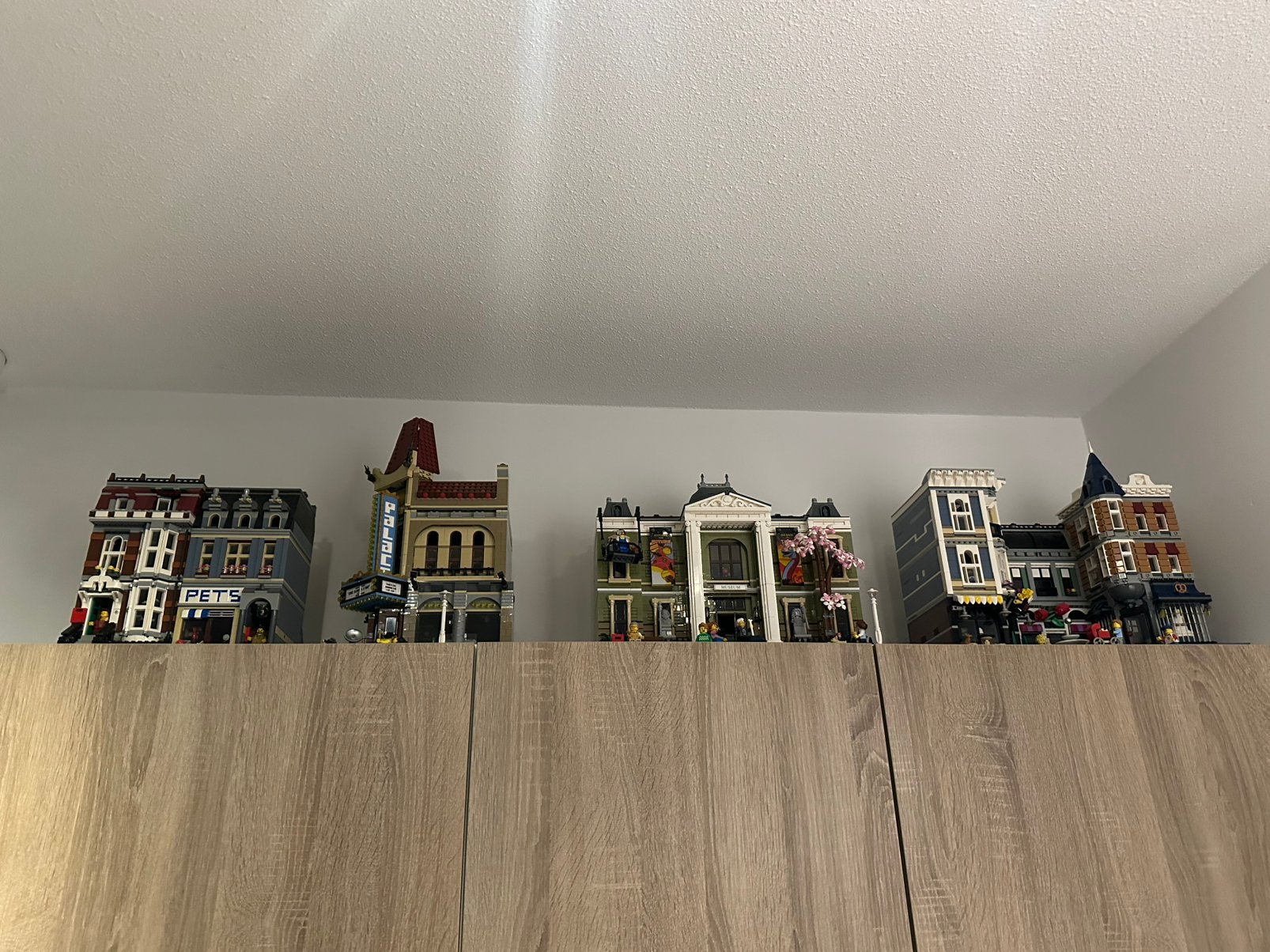 Gezocht grote partij lego modular buildings/geseald lego, Ophalen, Zo goed als nieuw