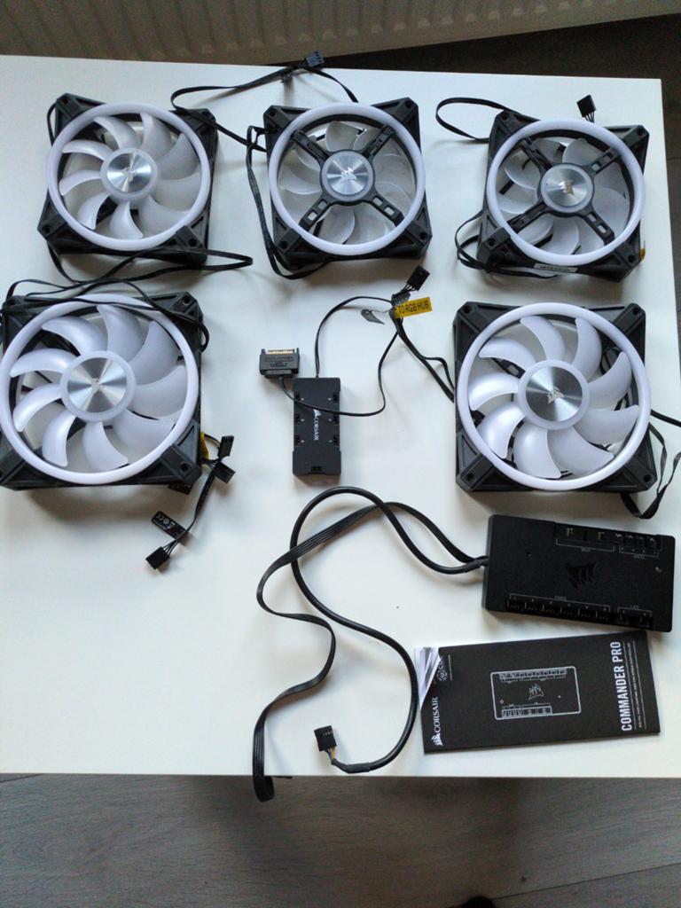 Corsair QL ventilatoren set met commander pro., Ophalen of Verzenden, Zo goed als nieuw, Luchtkoeling