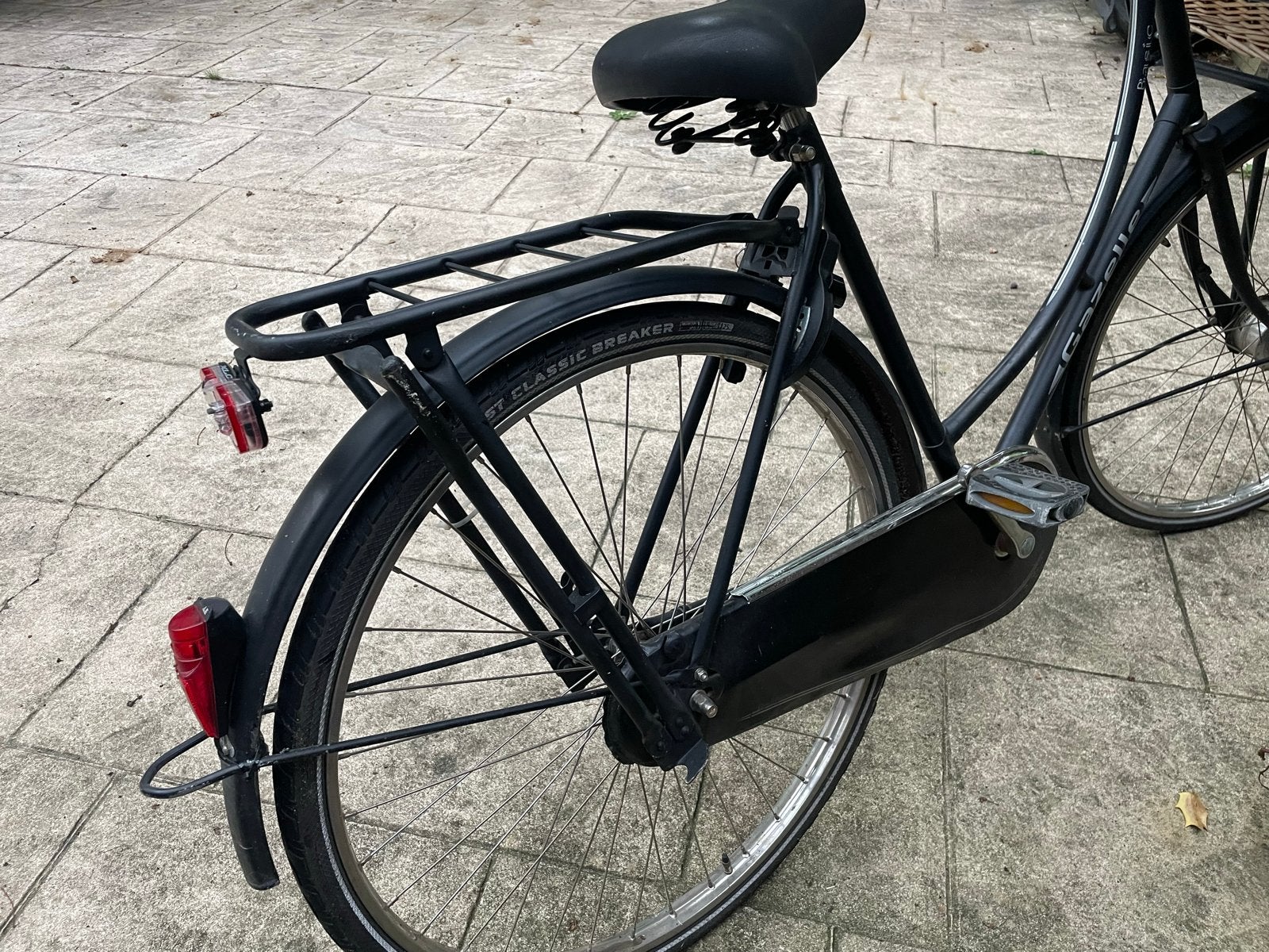 Foto 3 van Gazelle transportfiets met rieten mand