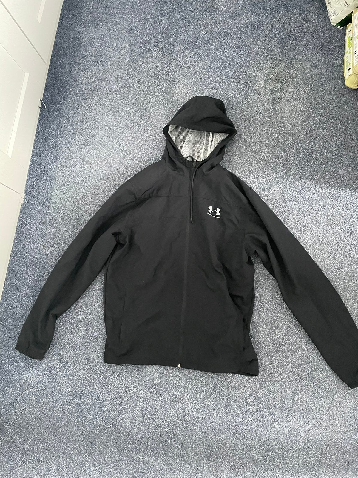 Under Armour Sportjas (M), Ophalen of Verzenden, Zo goed als nieuw, Maat 48/50 (M), Zwart