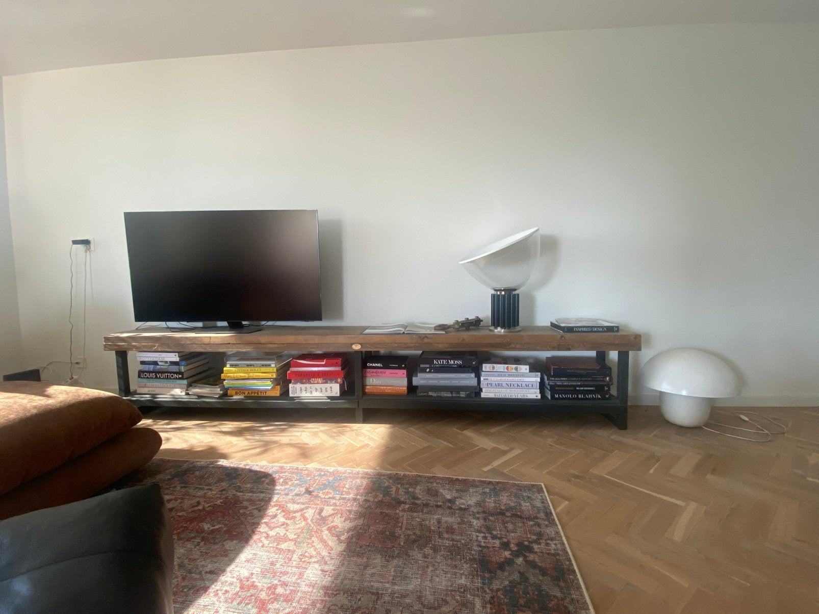 Lange sidetable, TV meubel van hout, Ophalen, Zo goed als nieuw, 200 cm of meer, Minder dan 100 cm