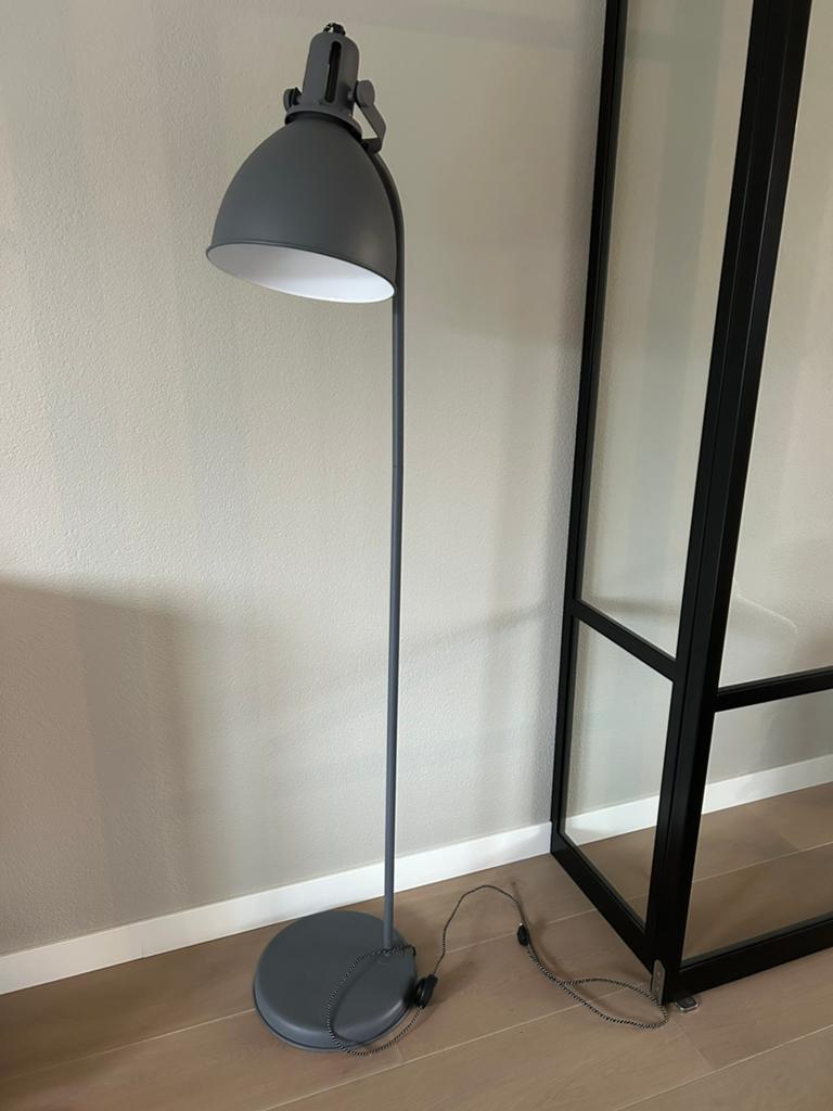 Leuke, antraciete vloerlamp, Ophalen, Gebruikt